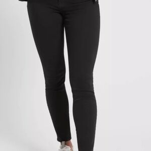 Athleta NWOT Ultra Flex Skinny Jean in Black Women’s Size 2P